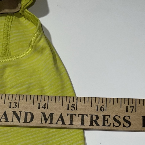 Lululemon Women’s Yellow Workout Tank With Cutouts Size 4 - Picture 4 of 5